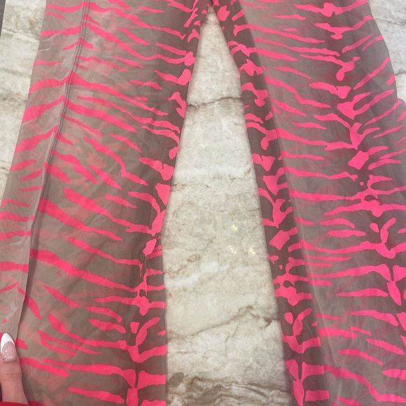 Beach bunny cover up. - Picture 6 of 14